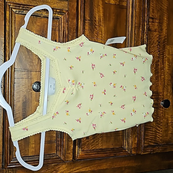Old Navy Other - Girls nwts Floral OLD NAVY tank top sz 8. Adorable!! Don't Miss Out!!!